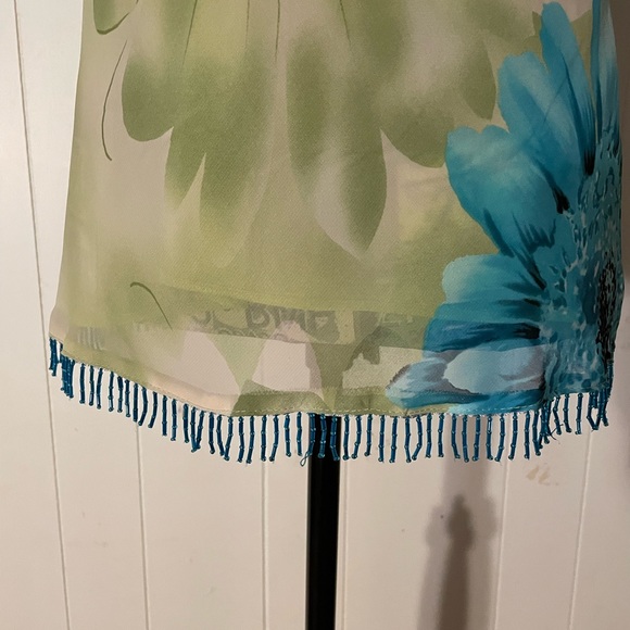 Beautiful blouse - Picture 2 of 5